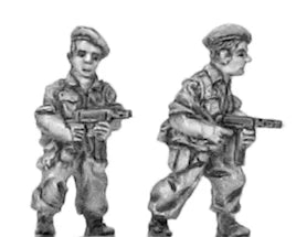 (300ICW51) Legionnaire in beret with MAT 49