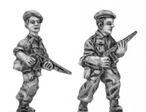 (300ICW59) Legionnaire in beret with M1 Carbine