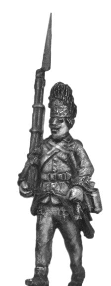 (100WFR528) Hungarian Grenadier NCO, bearskin, marching